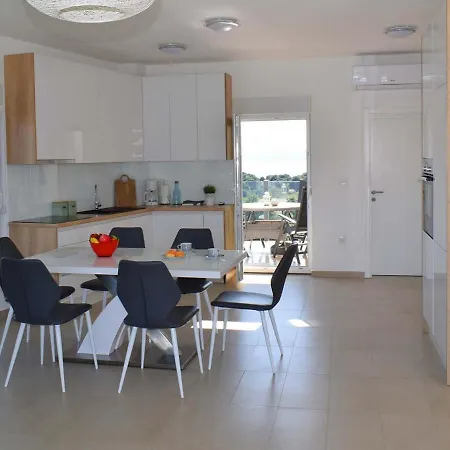 Anniken * Трогир